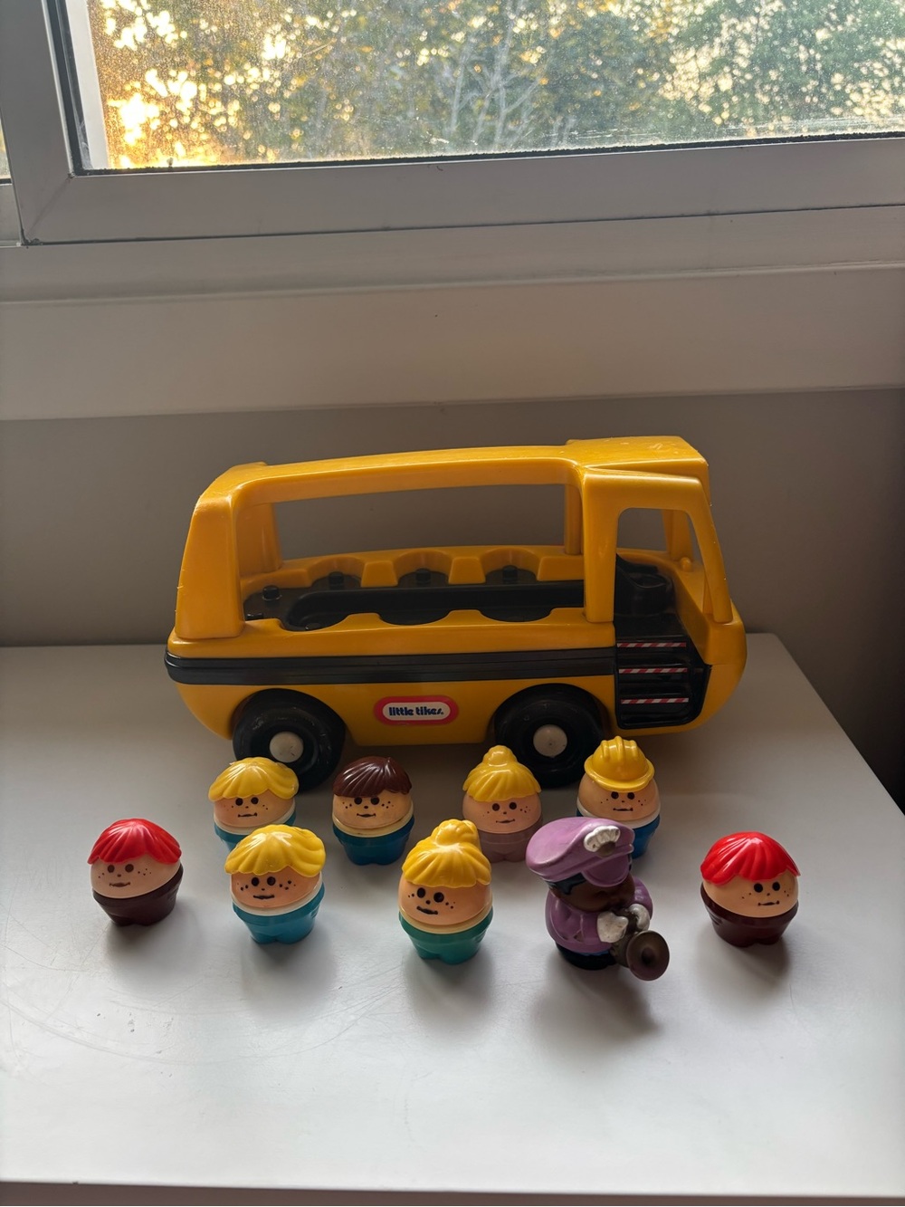 Vintage little tikes bus with figures